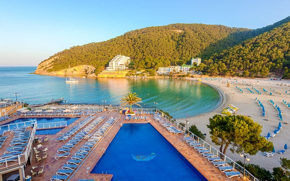 Resort All Inclusive sulla baia panoramica di Cala Llonga
