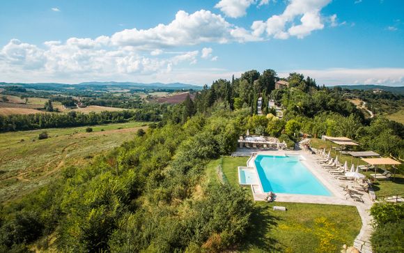 Incantevole borgo medievale vicino a Siena
