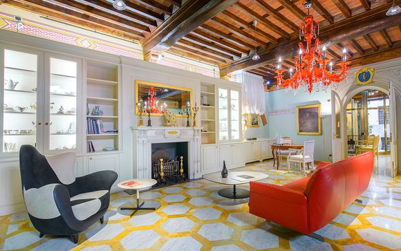N°15 Santori Luxury Home