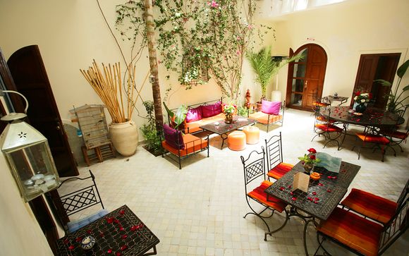 Riad White Flowers