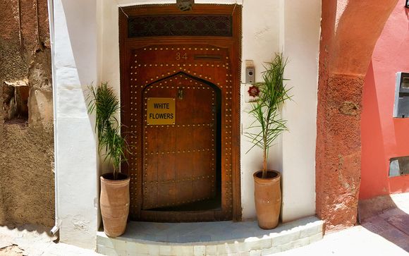 Riad White Flowers