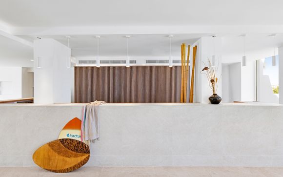 Flipflop Cala Mandia Hotel