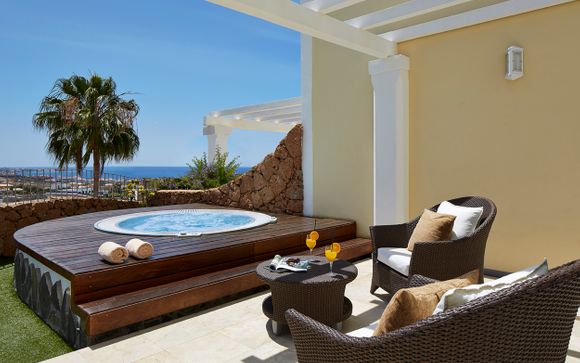Modern Villa with Jacuzzi Close to La Calenta Beach