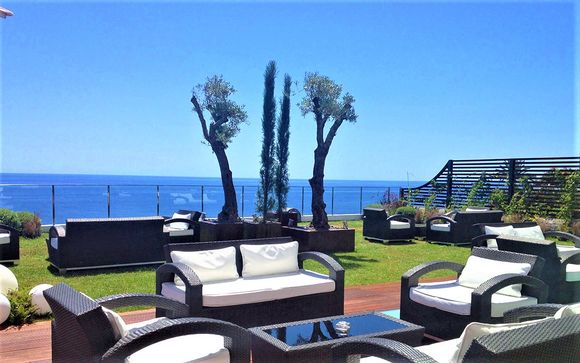 Stunning Hotel with A Cliff-Top Location