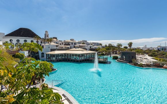 Opulent Sea-Facing Resort Nearby the Marina