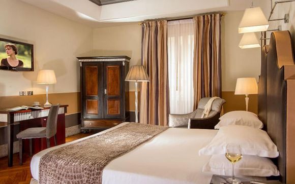 Royal Court Hotel 4*