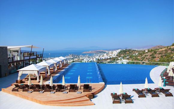 Exceptional Aegean Views with Infinity Pools