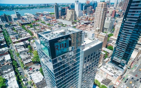 High Rise Contemporary Hotel in Midtown Manhattan