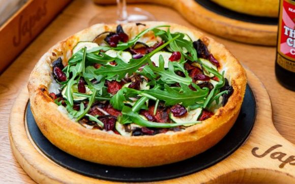 Your cruise of the Thames River and dinner at Hard Rock Café London