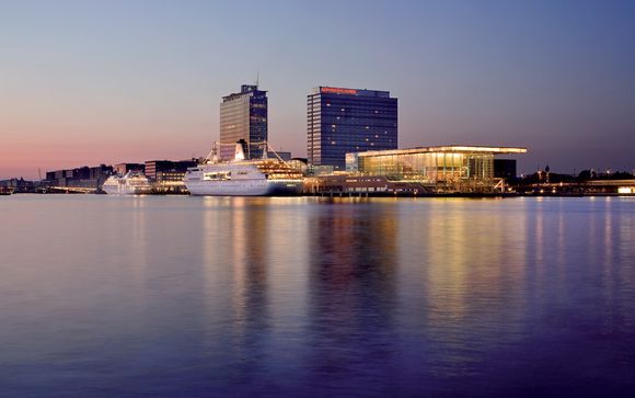 Mövenpick Hotel Amsterdam City Centre 4*