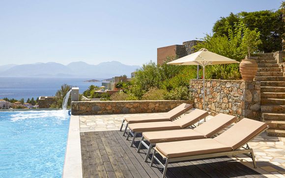 Relax esclusivo in Ville con piscina sulla Baia di Mirabello