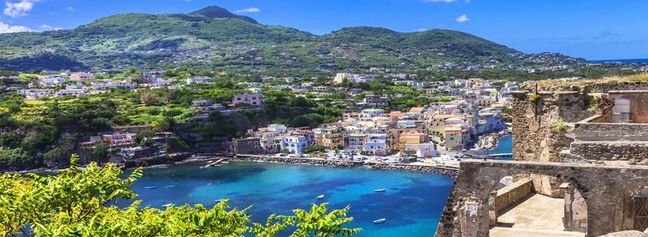 Organizza le tue vacanze in famiglia a Ischia con le nostre offerte.